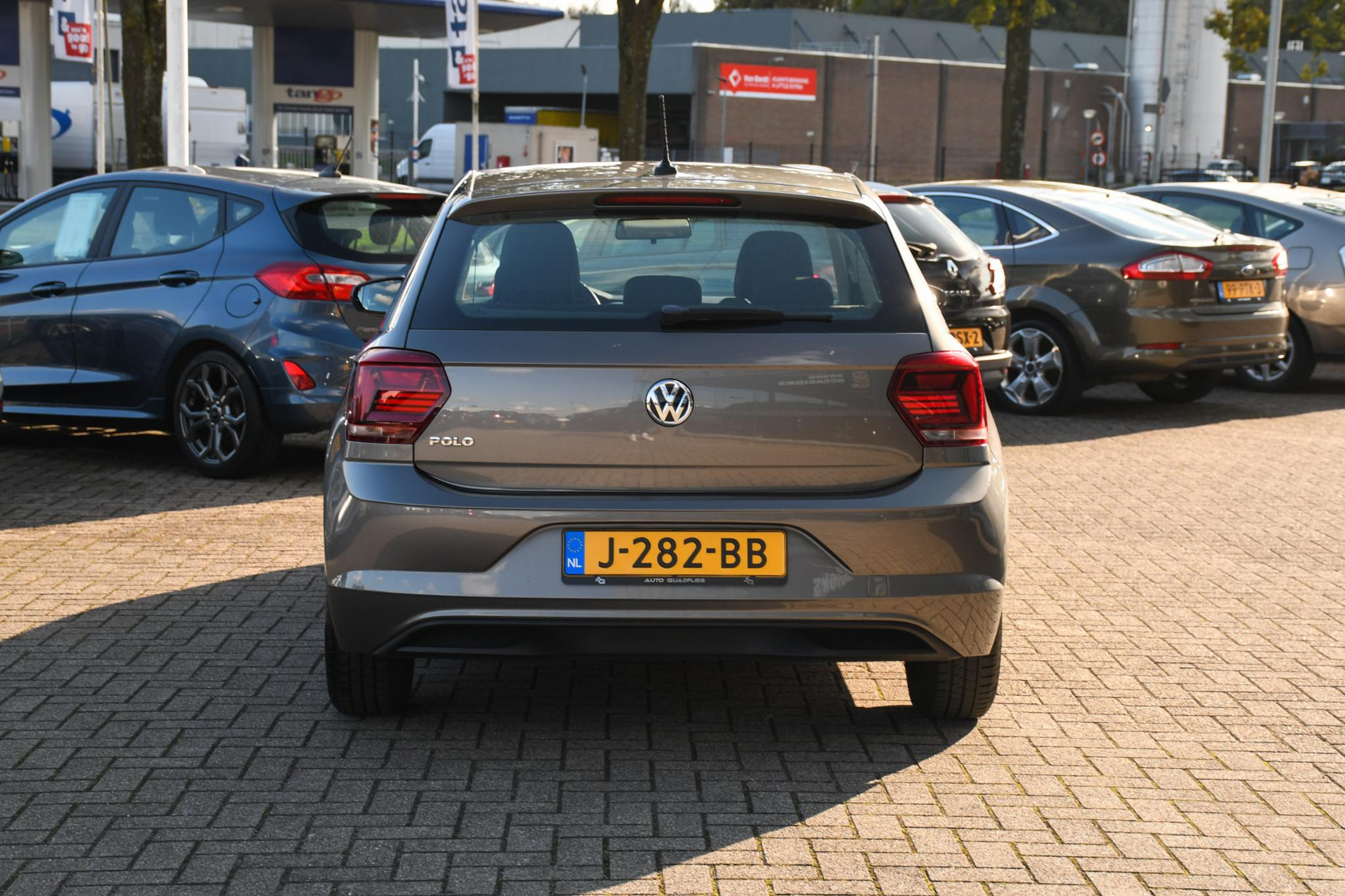 40784481-8.jpg