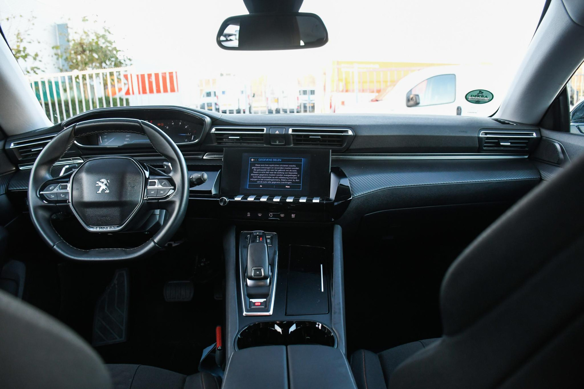 41447681-13.jpg