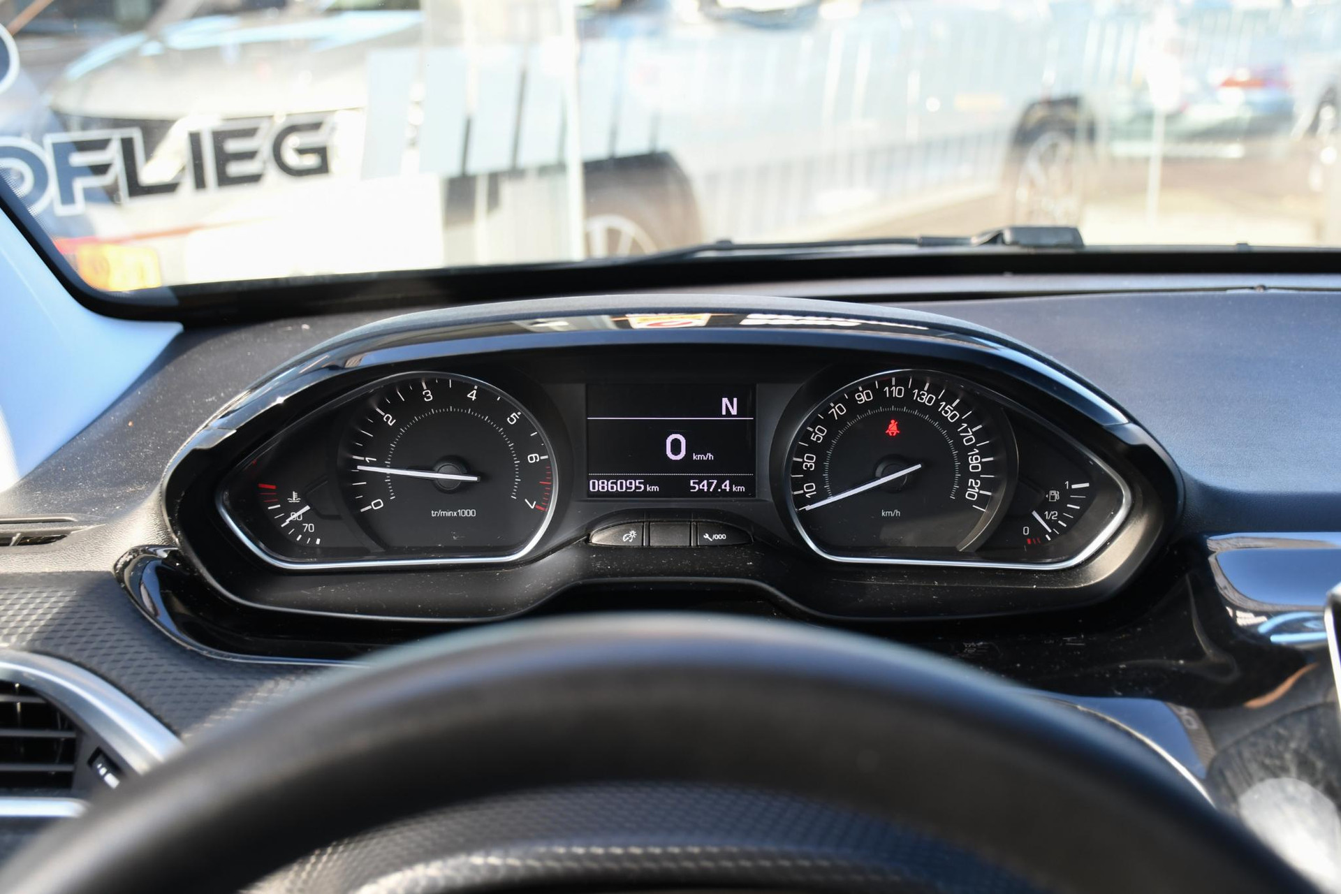 41652256-17.jpg
