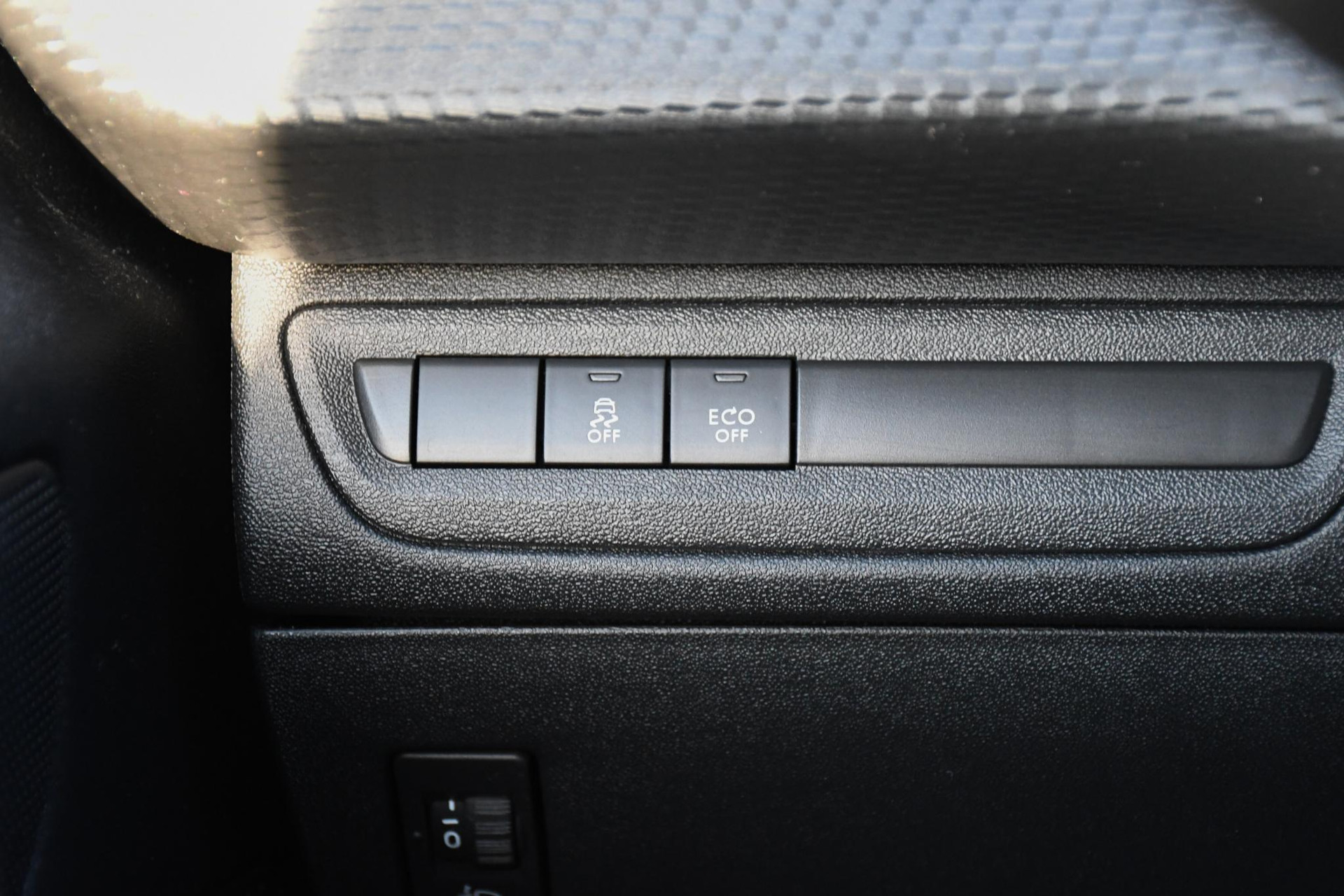 41652256-27.jpg