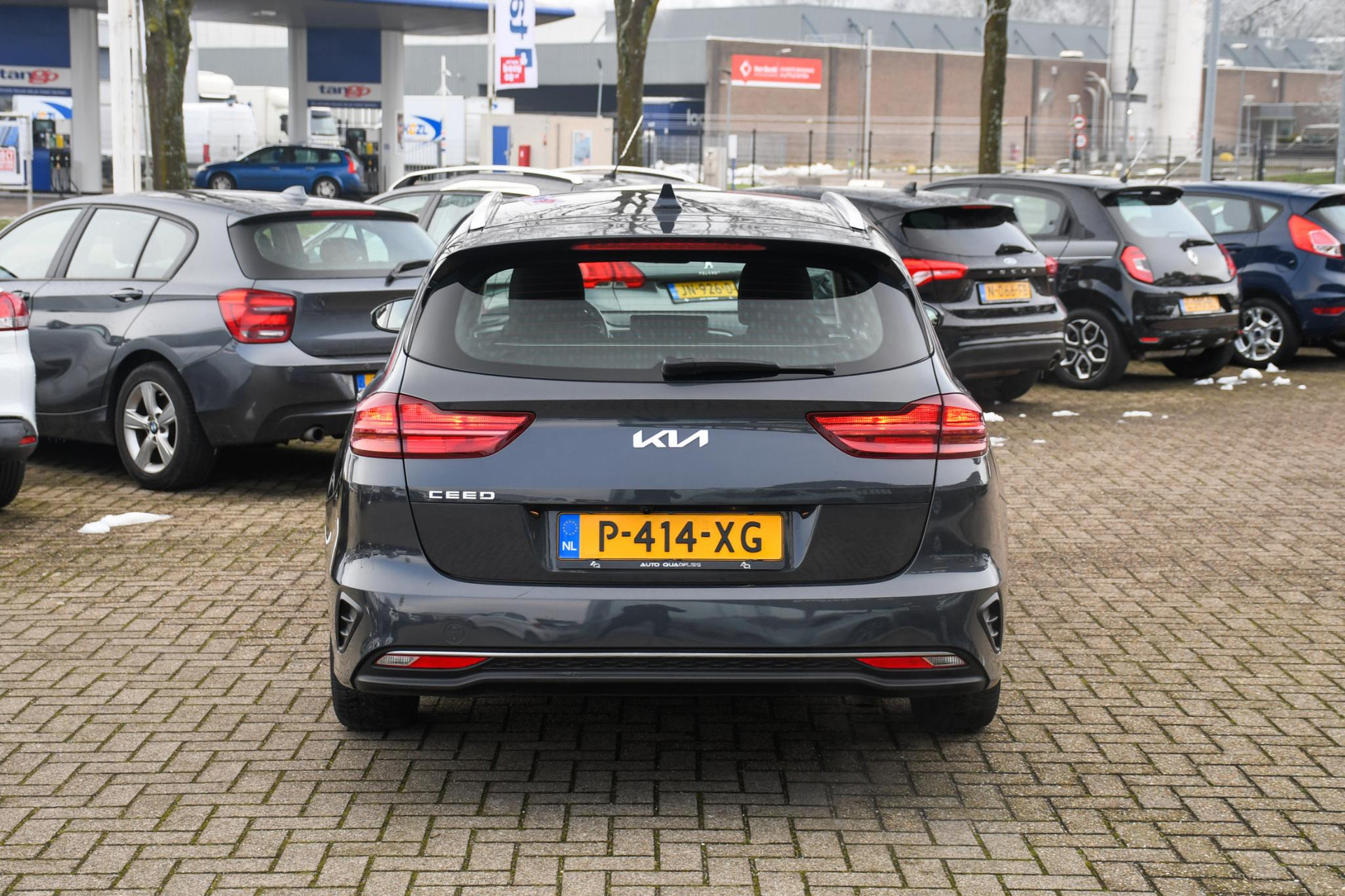 42459305-8.jpg