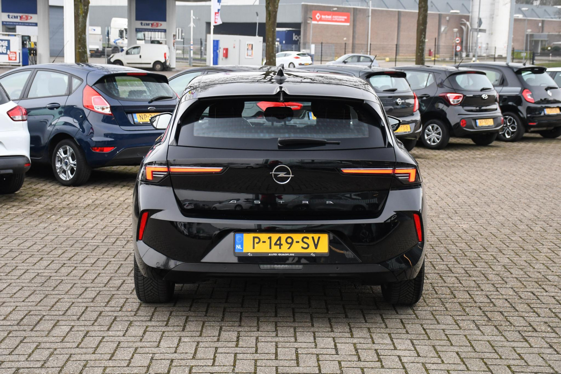 42944590-8.jpg