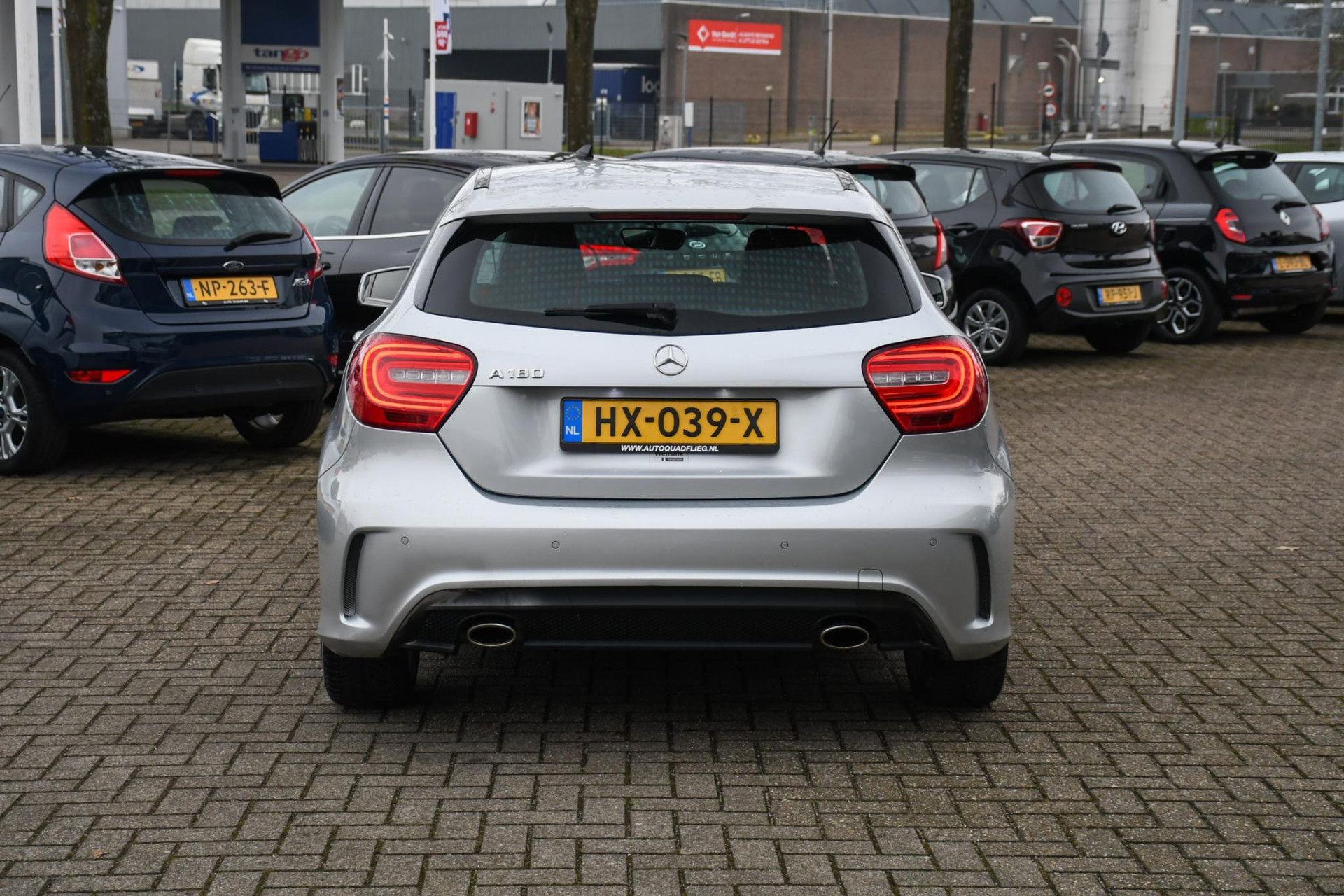 43165135-8.jpg