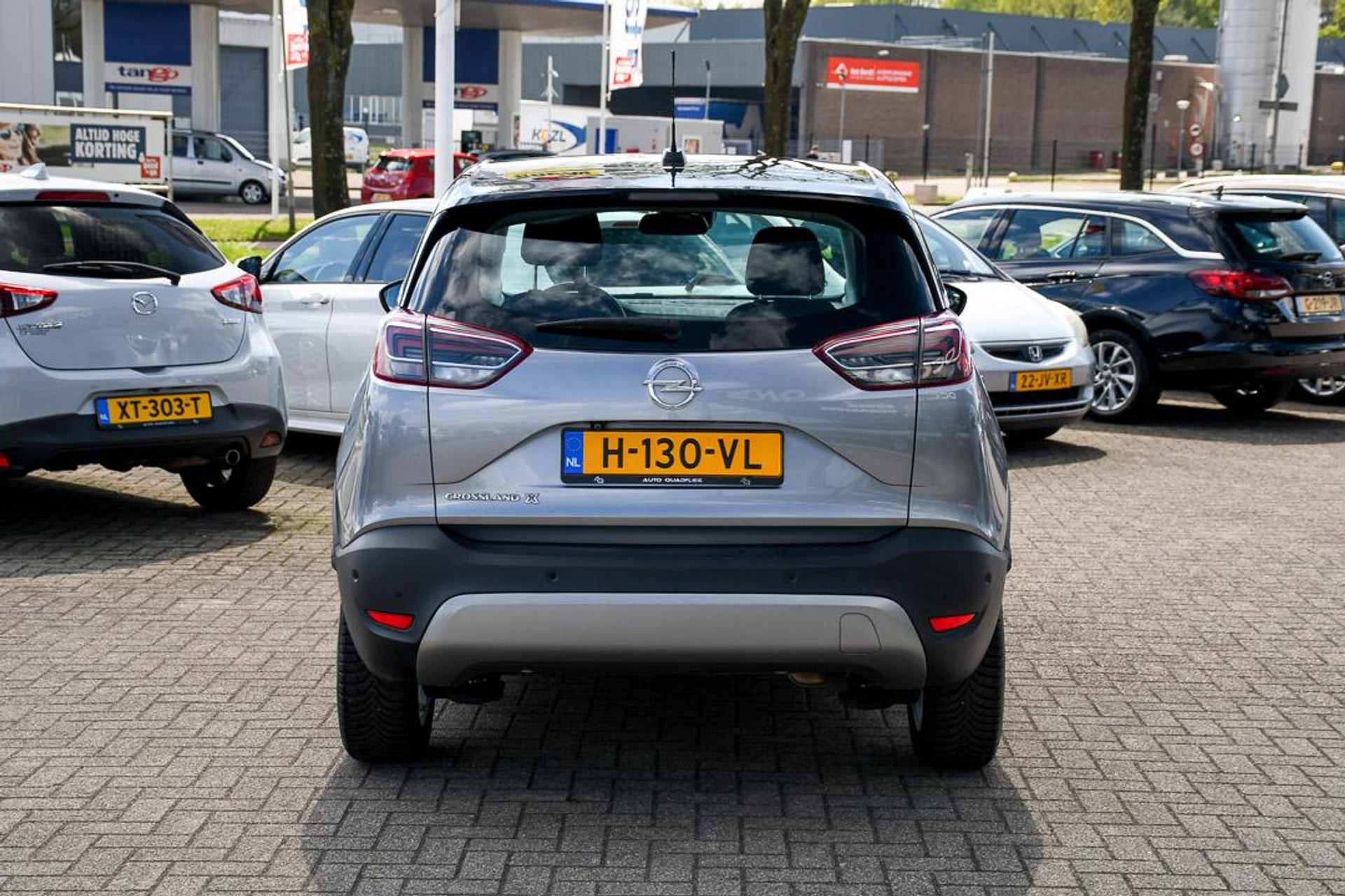 43858157-8.jpg