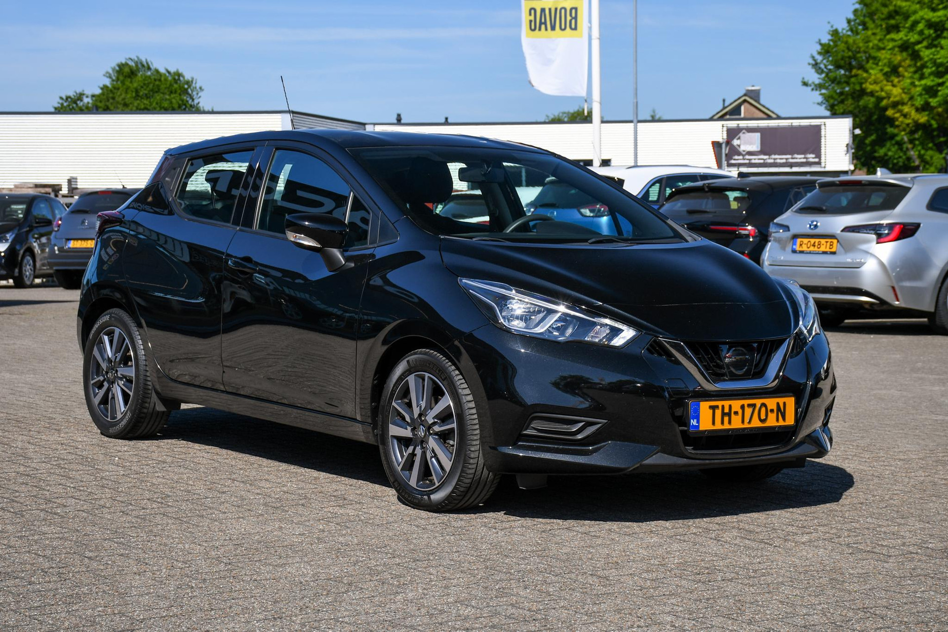 44291567-2.jpg