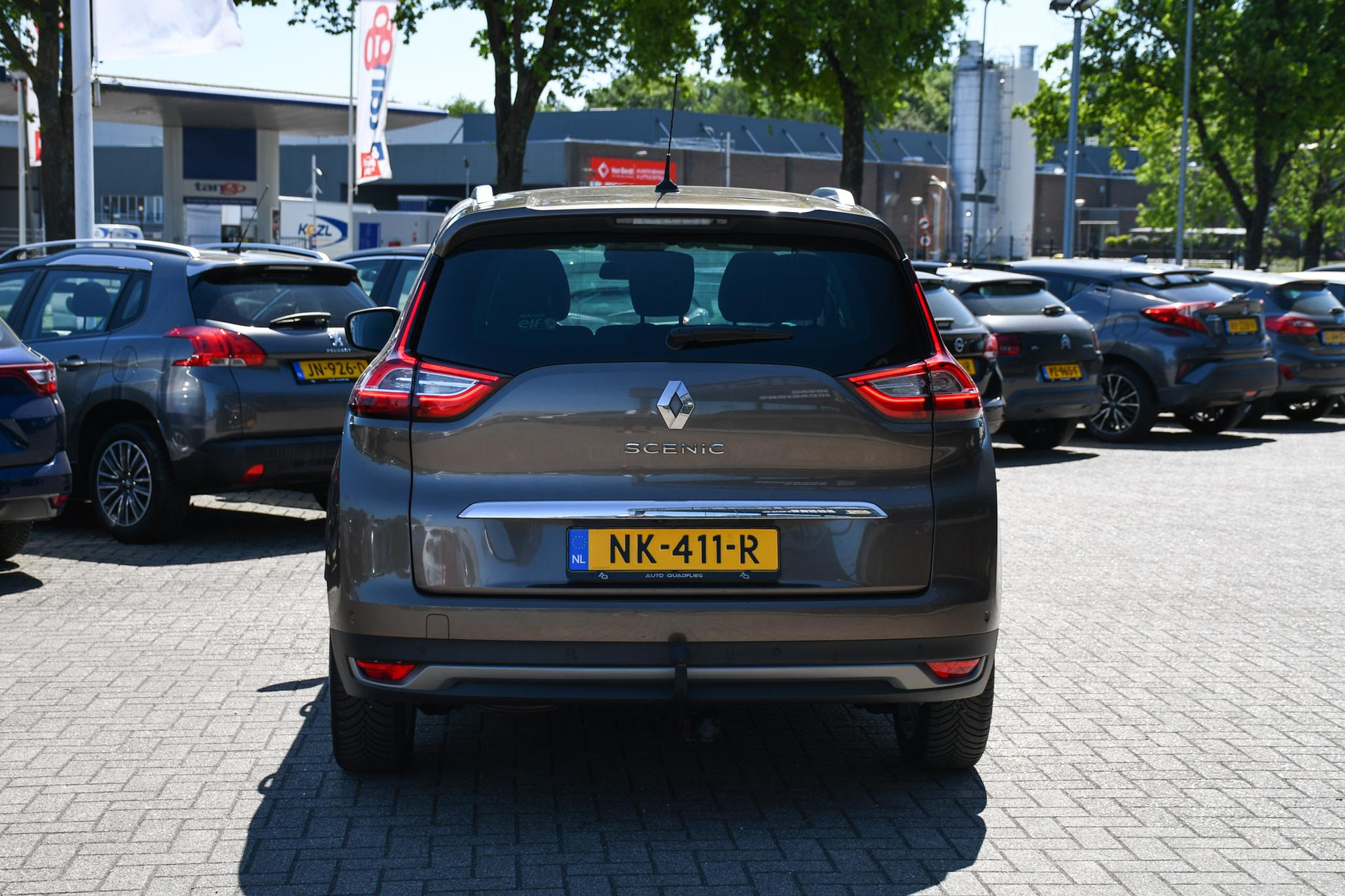 44774088-8.jpg
