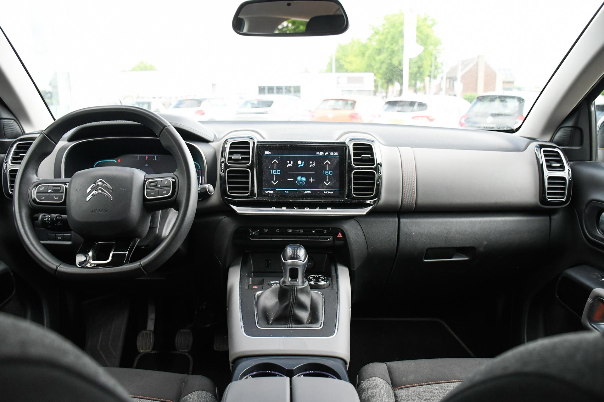 45083032-16.jpg