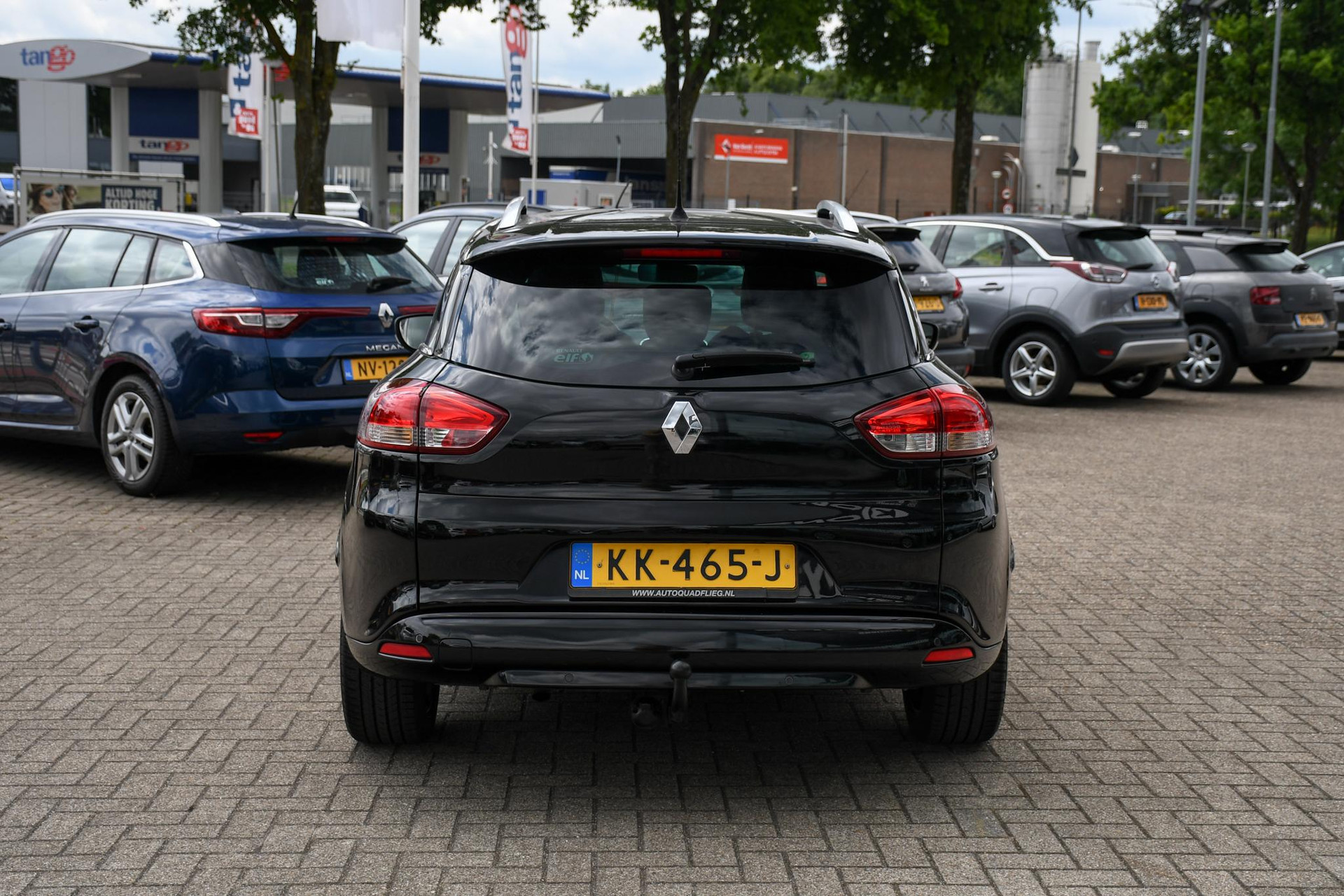 45293180-8.jpg