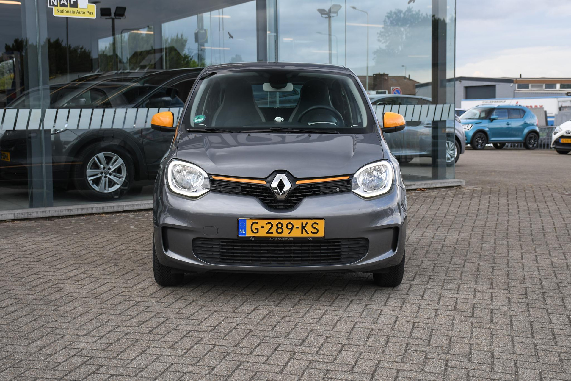 45830280-3.jpg