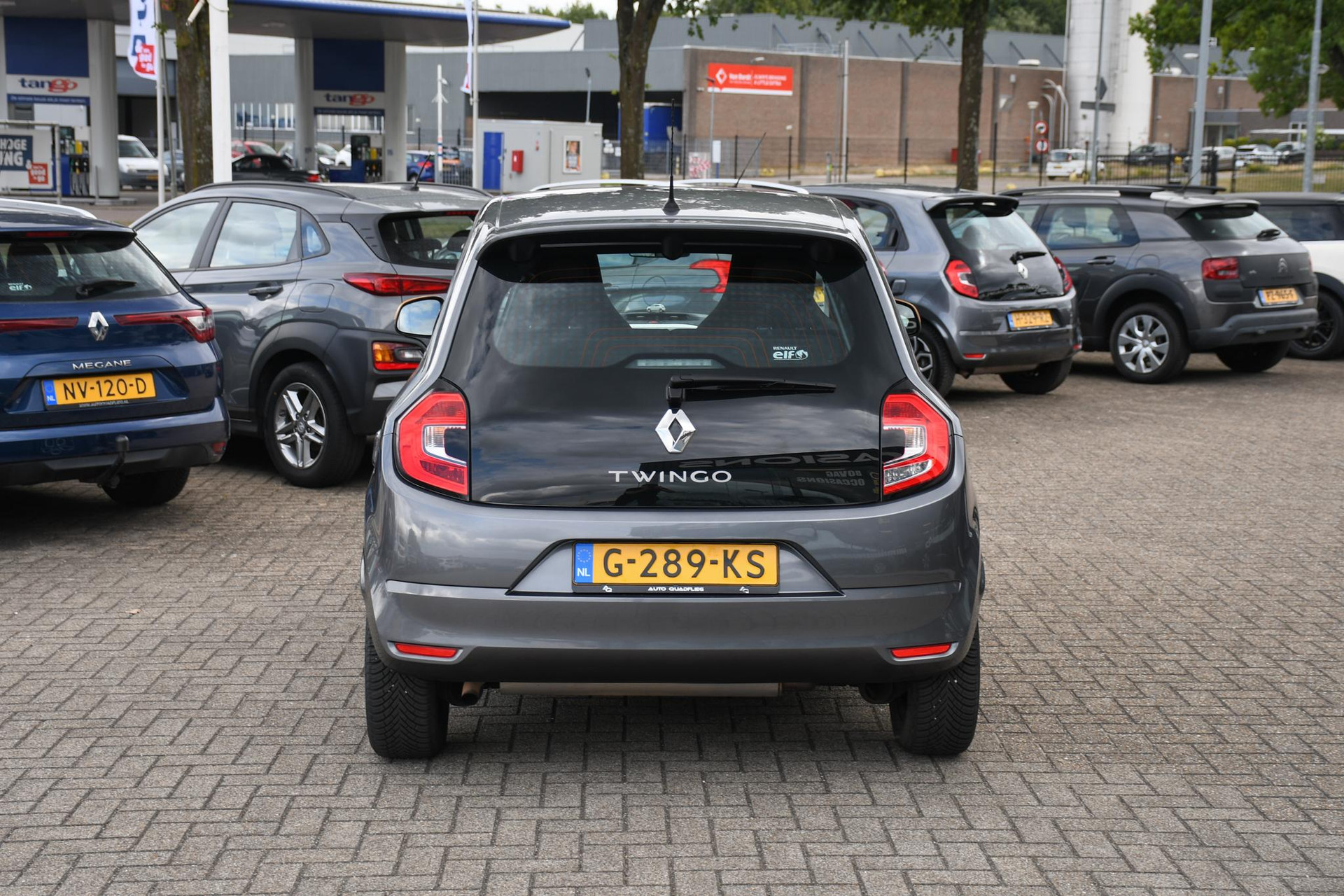 45830280-8.jpg