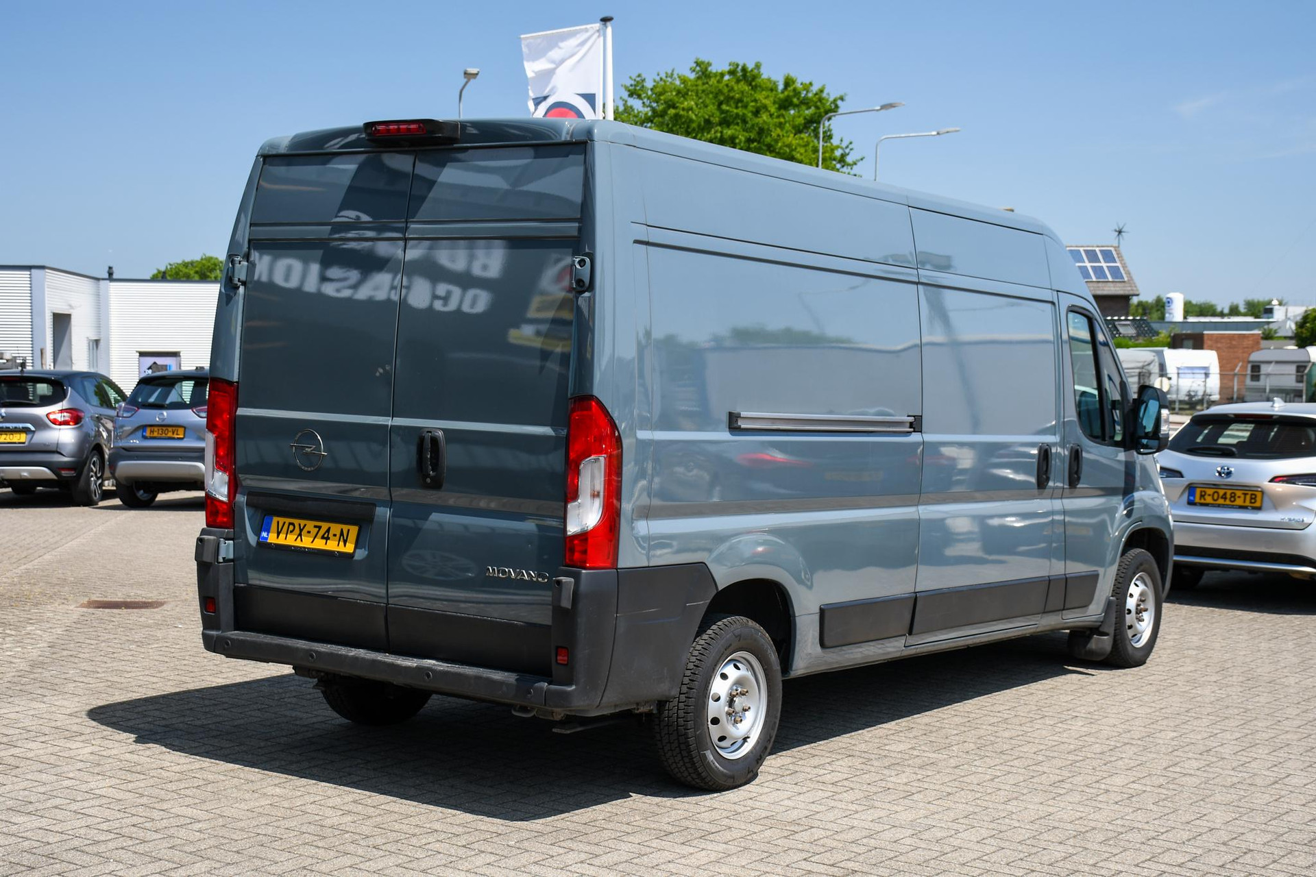 45984924-6.jpg