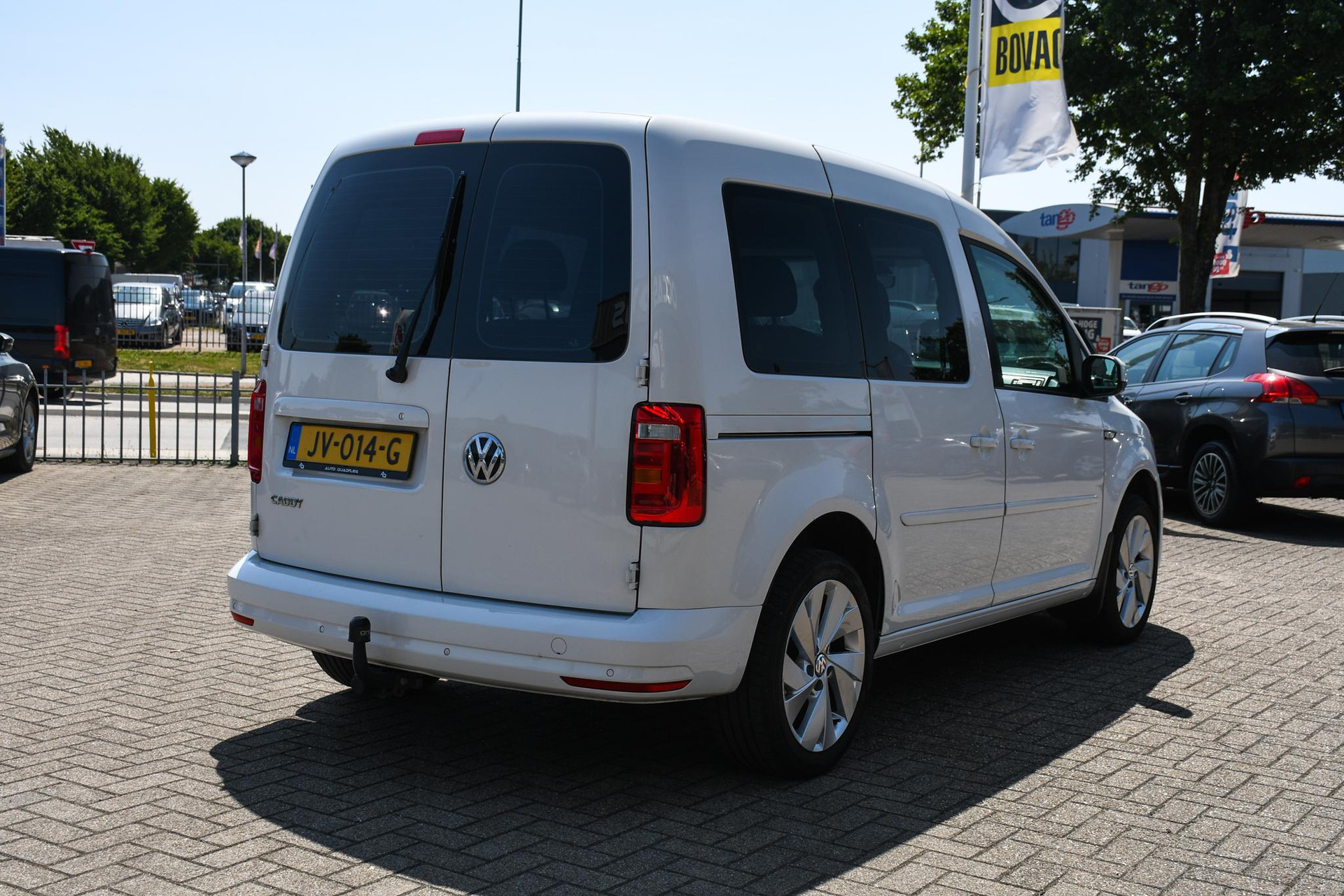 45985092-6.jpg