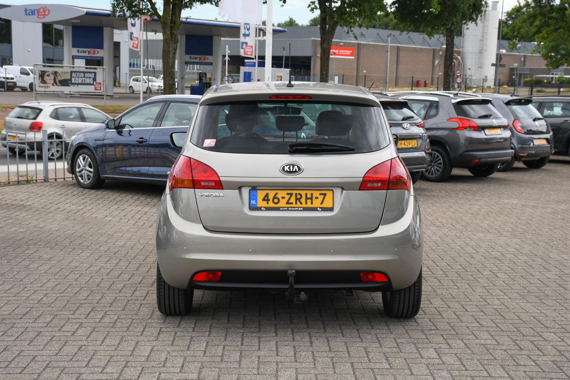 46214928-8.jpg