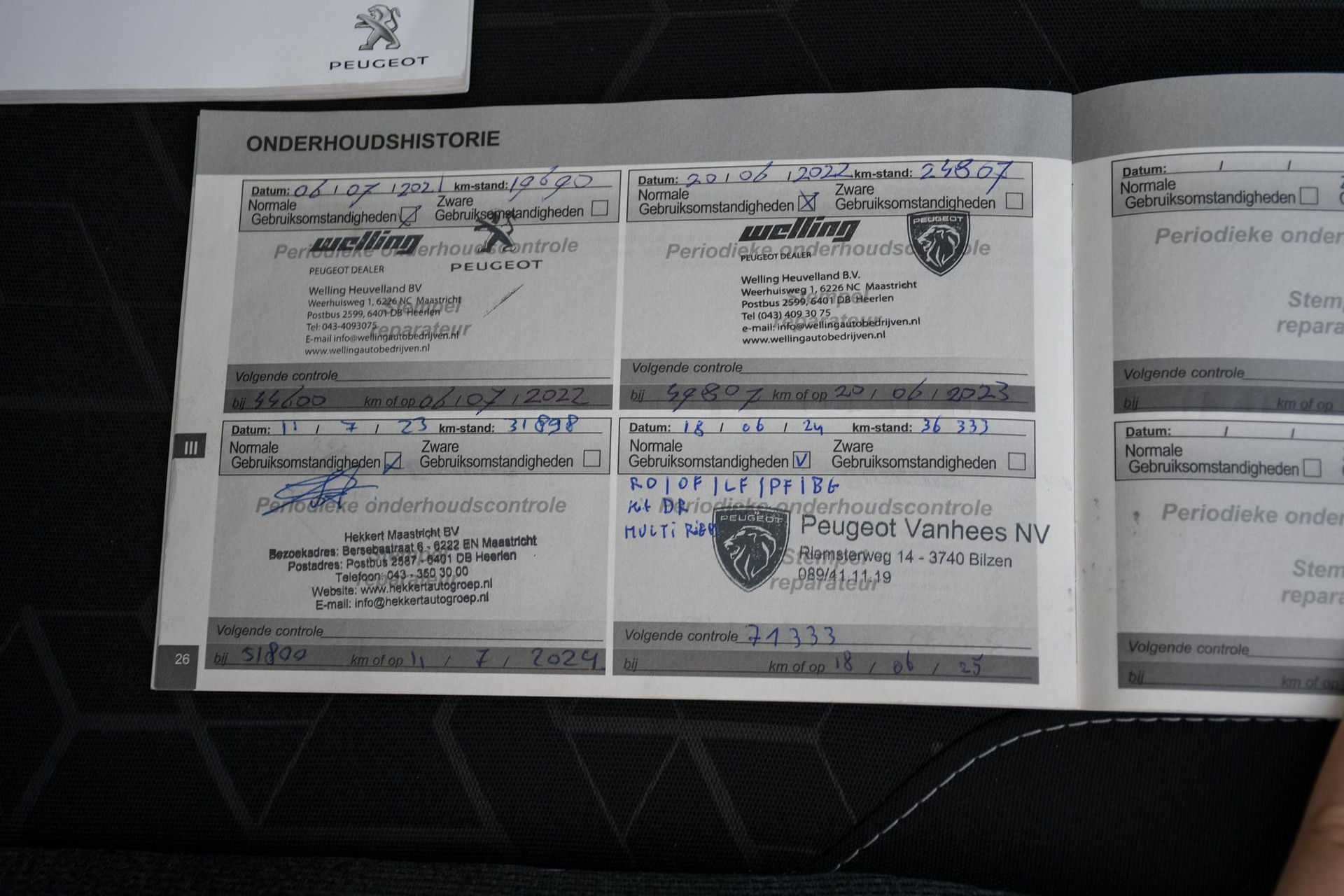 46271531-32.jpg