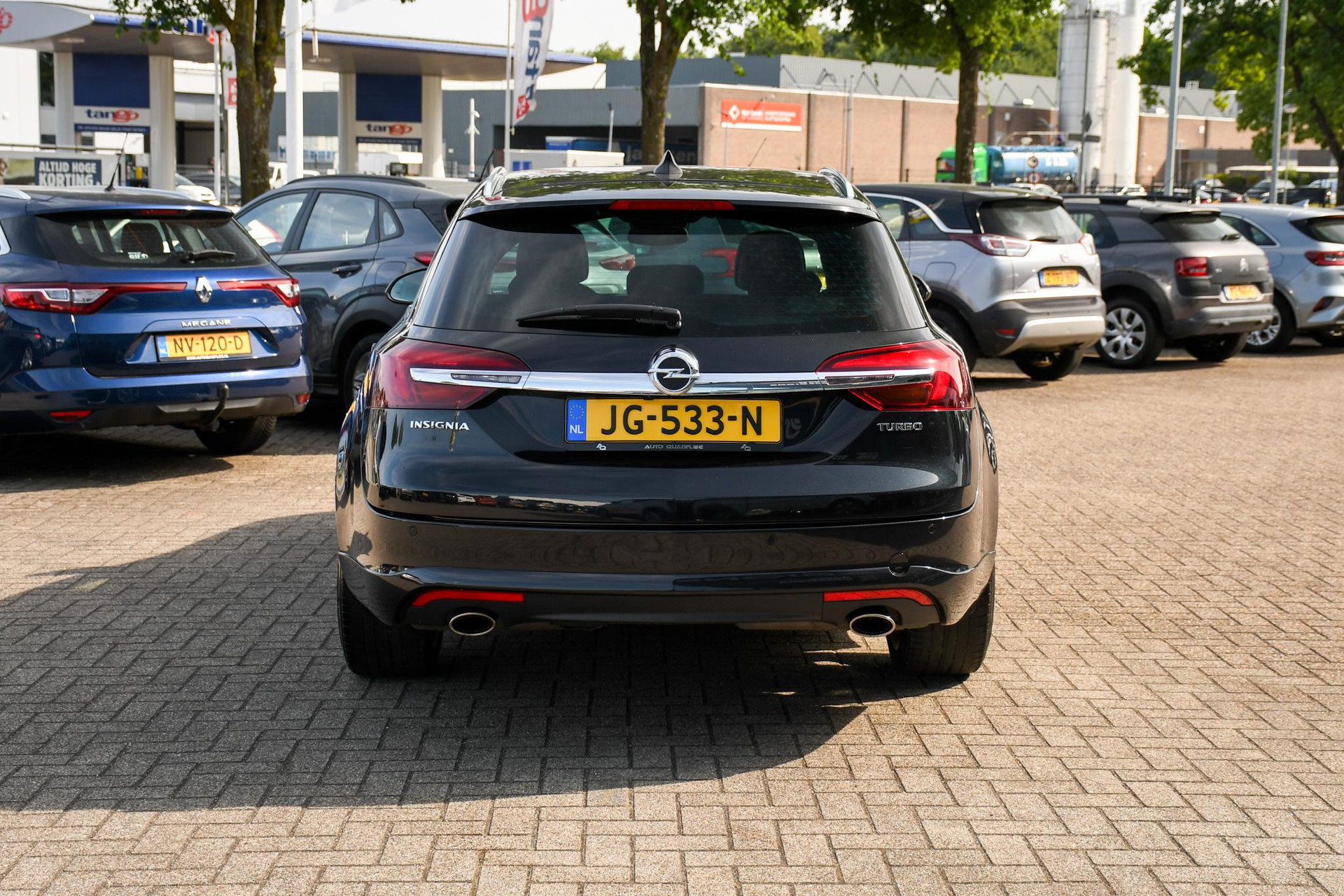 46417911-8.jpg