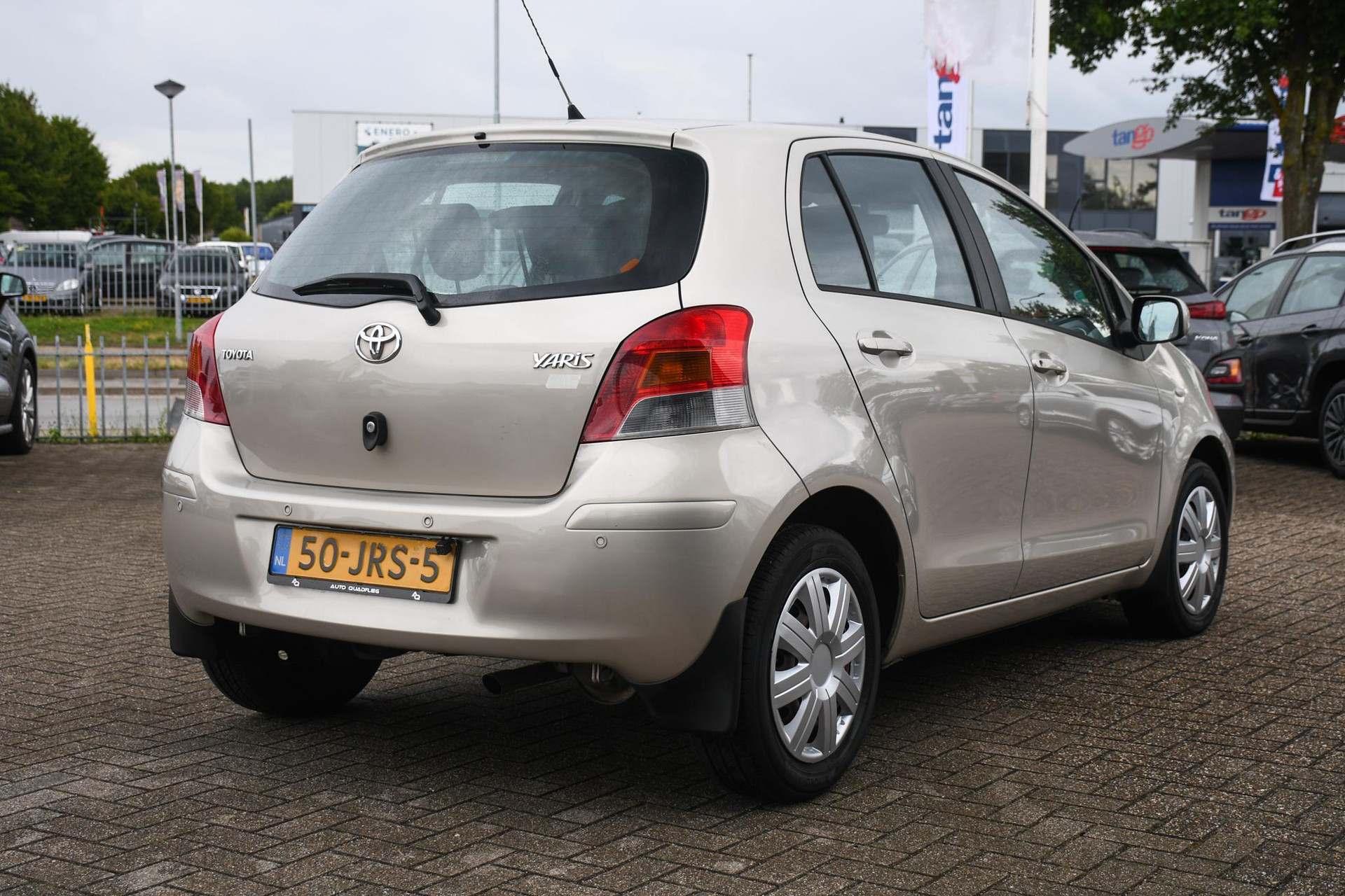 46418631-6.jpg