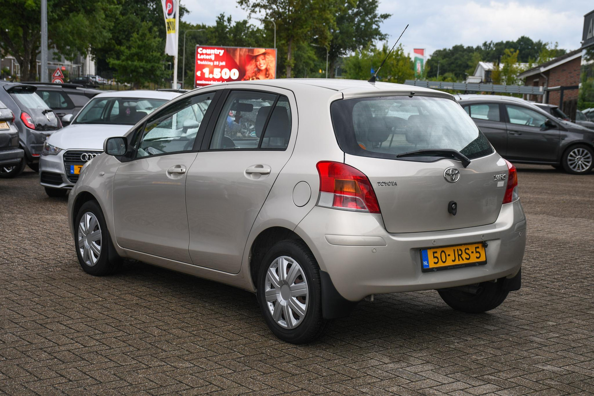 46418631-7.jpg