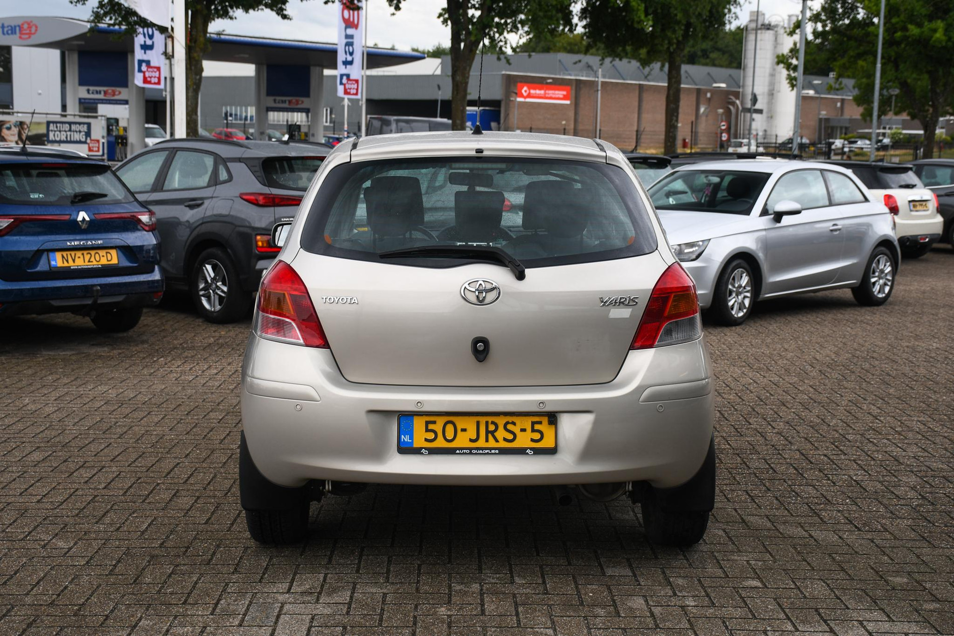 46418631-8.jpg