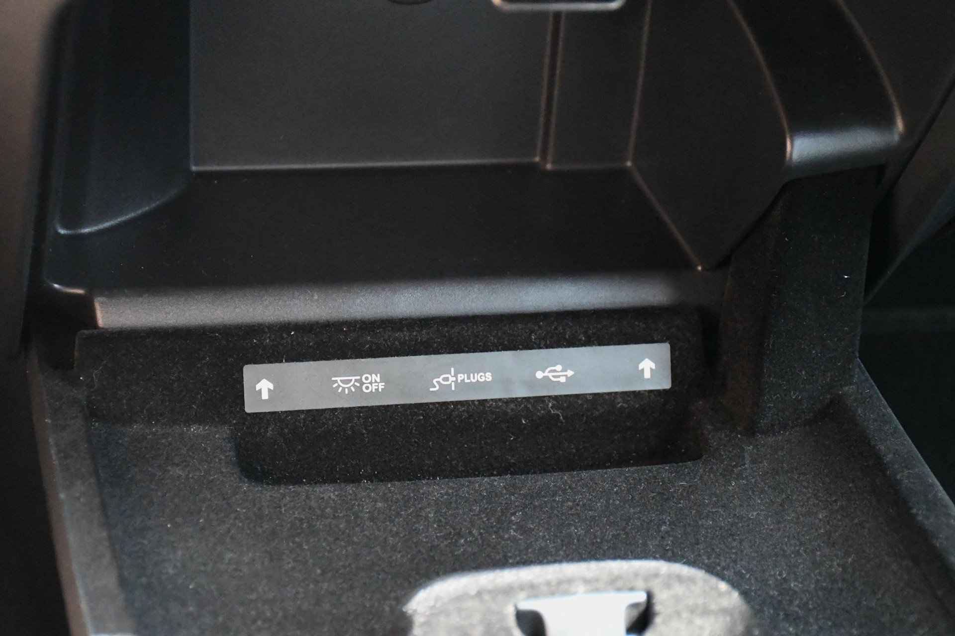 46496090-26.jpg
