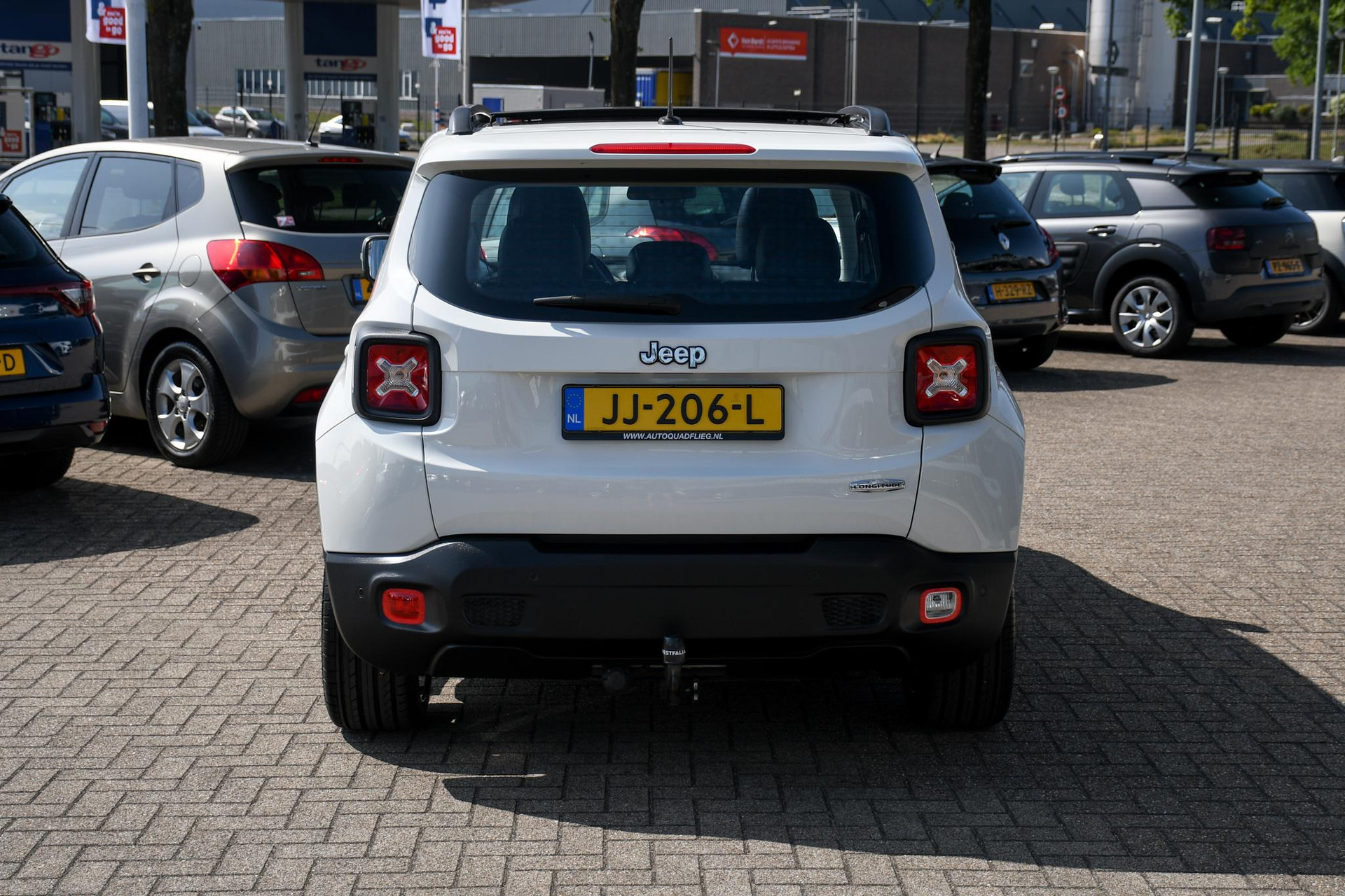 46537484-10.jpg