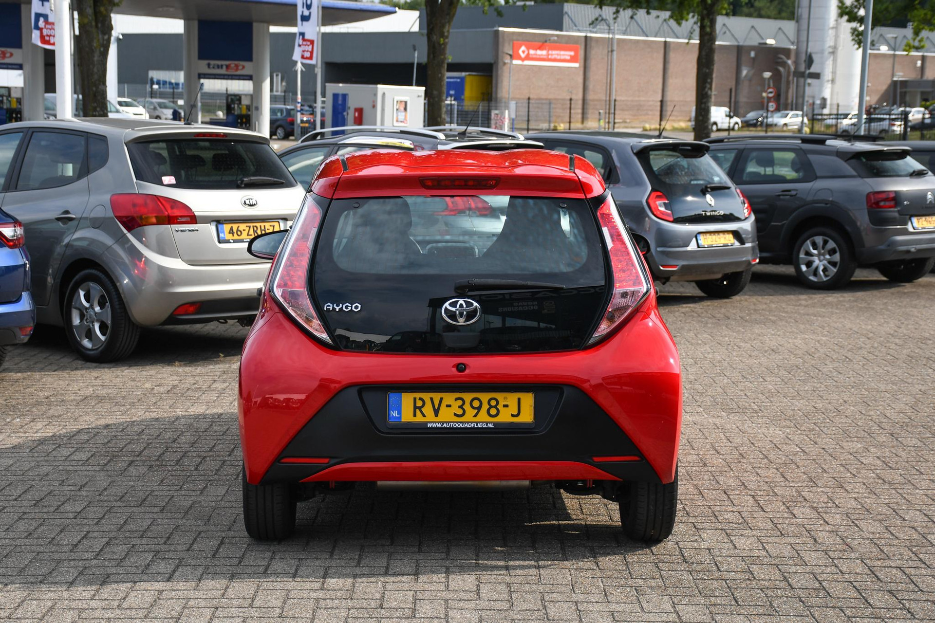 46542758-8.jpg