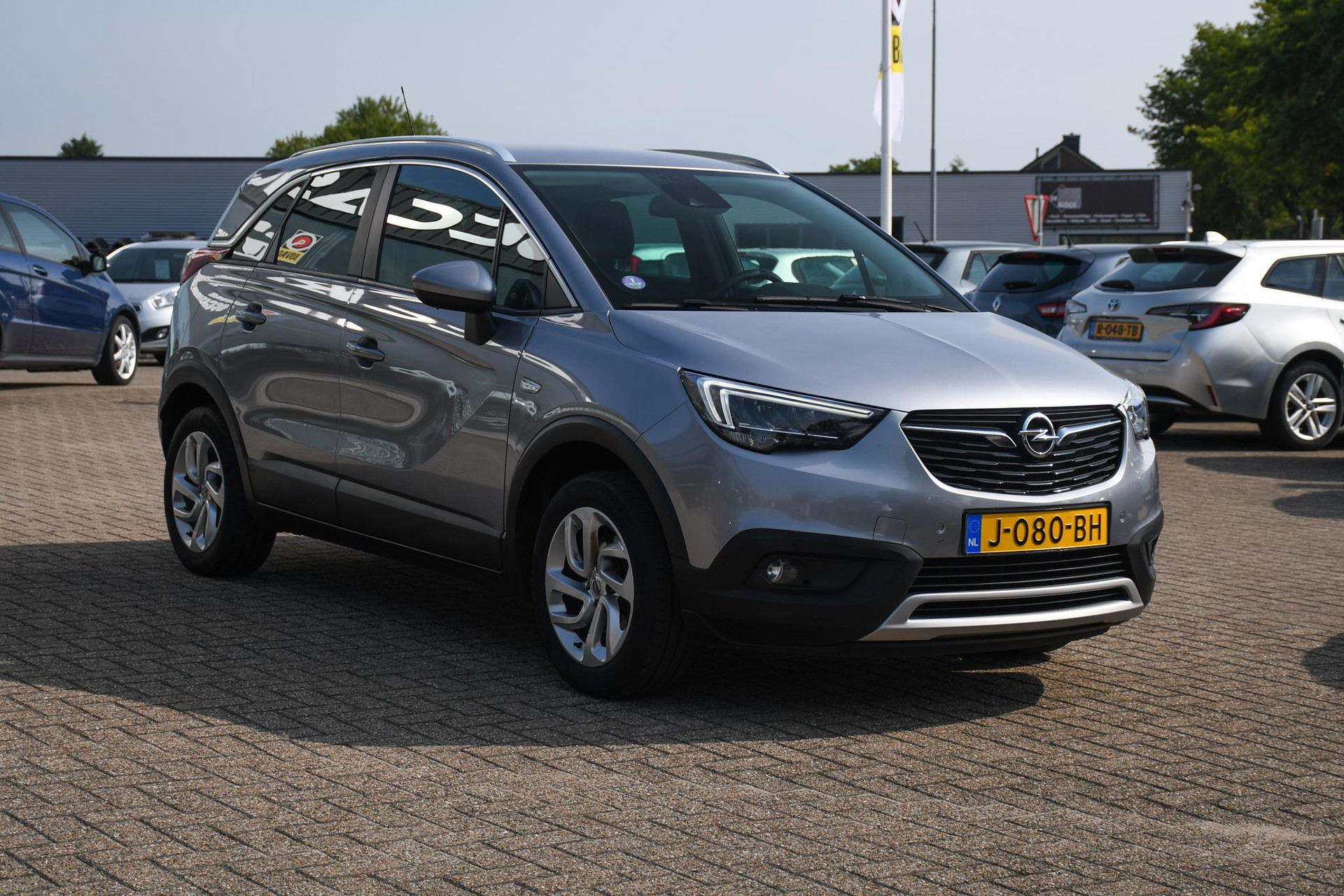46970742-2.jpg