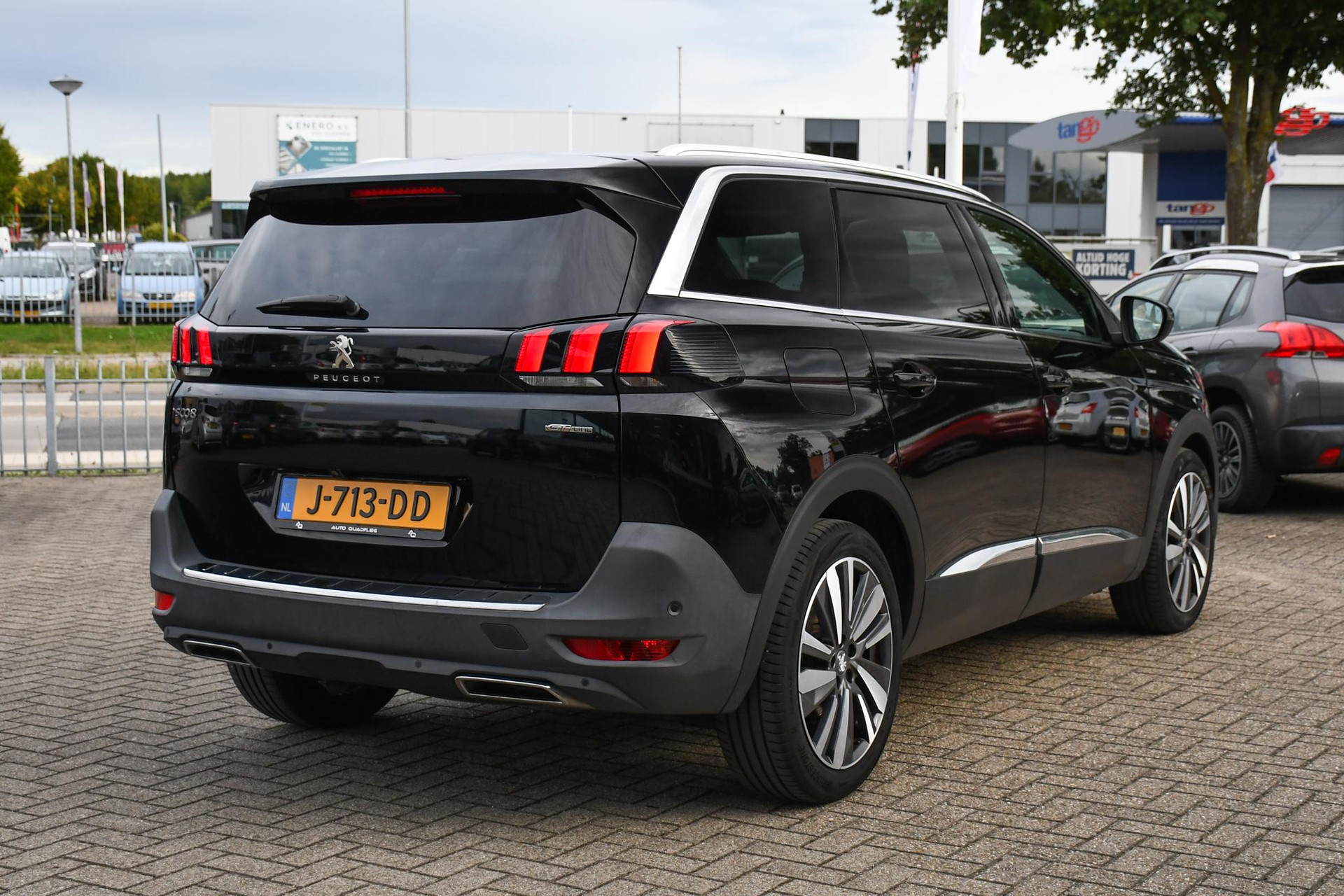 46975801-6.jpg