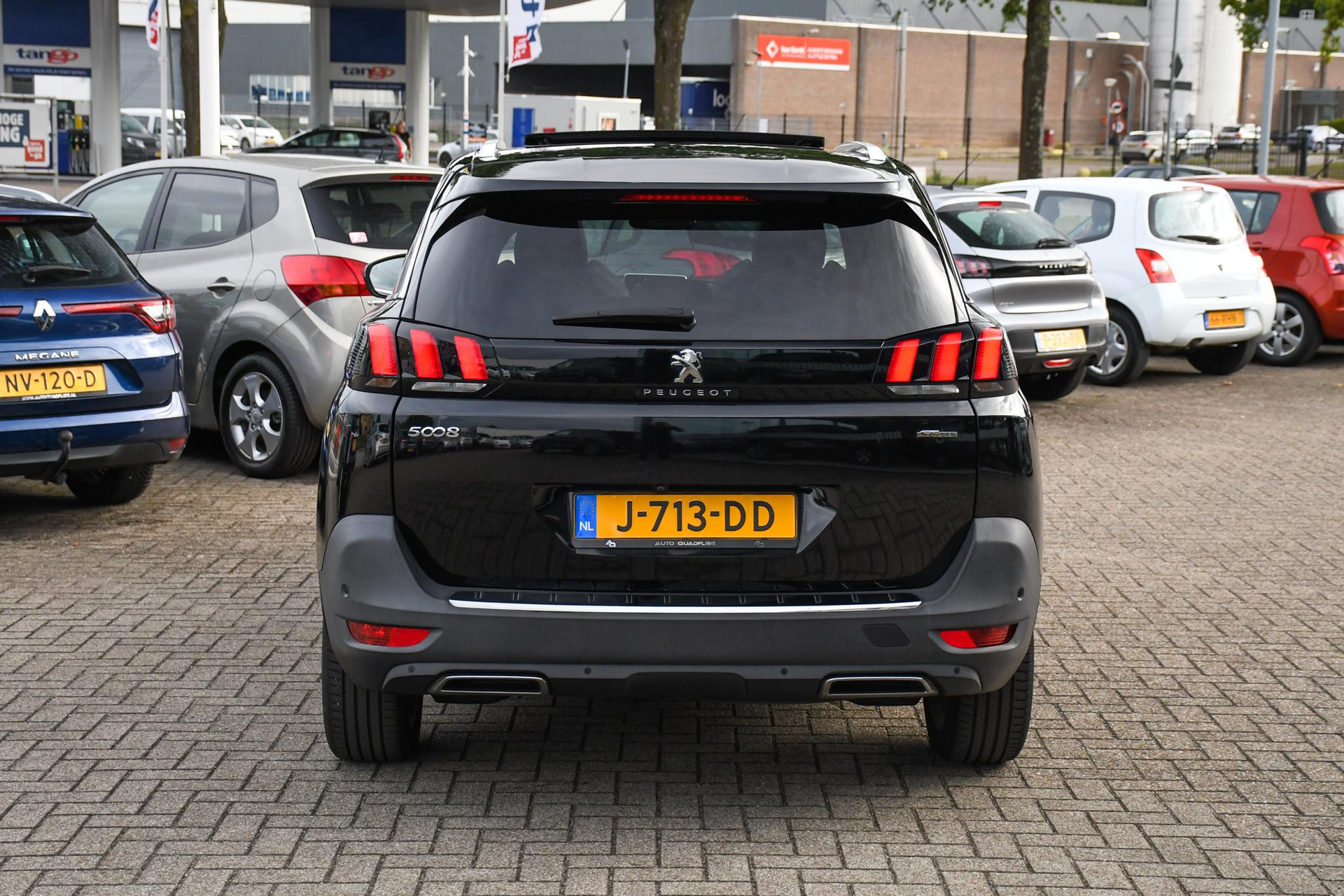 46975801-8.jpg