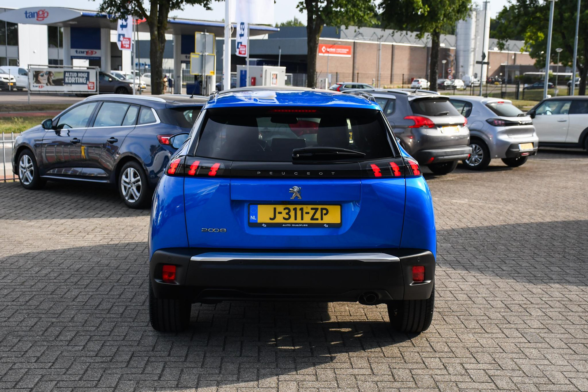 47034840-8.jpg