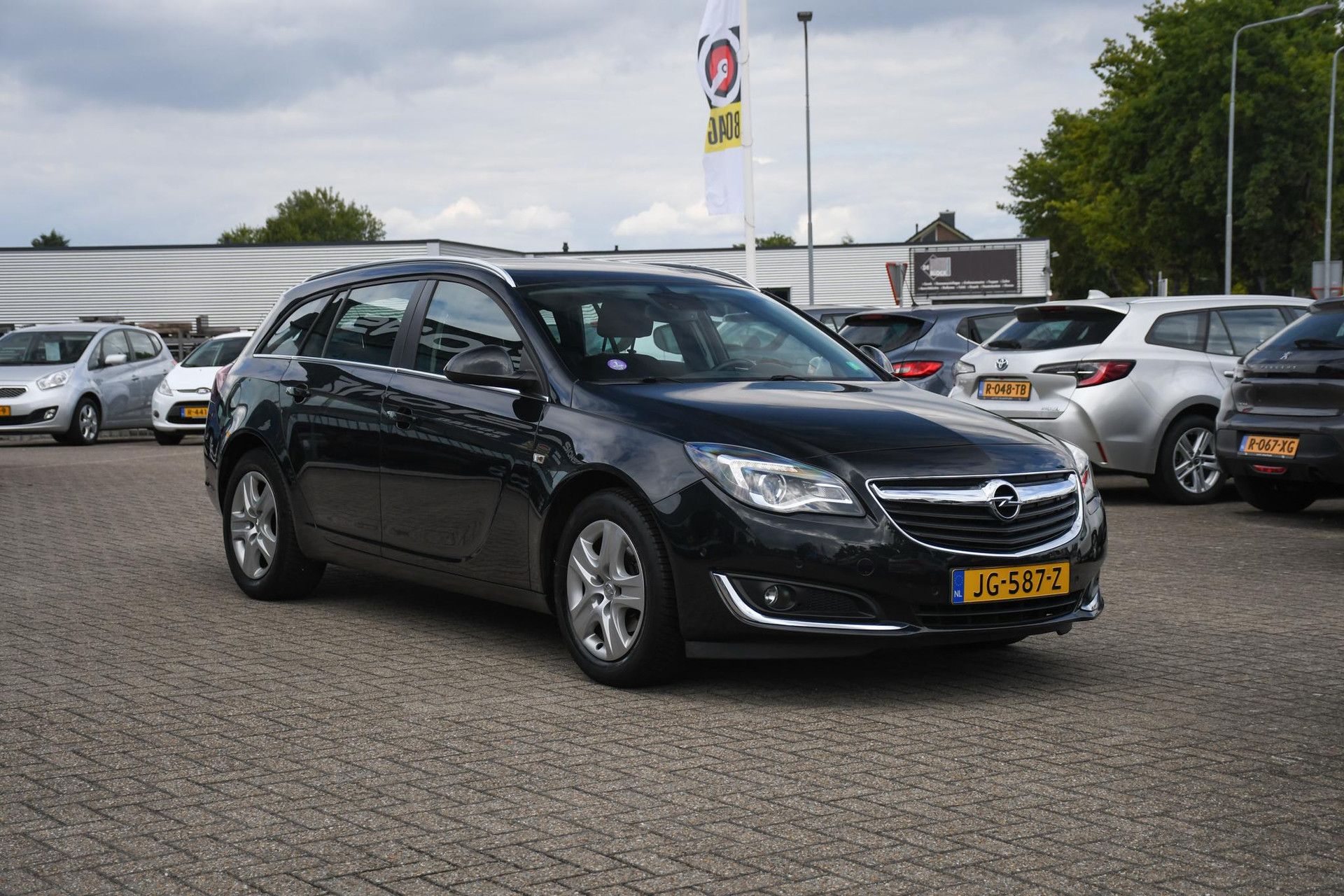 47070043-2.jpg
