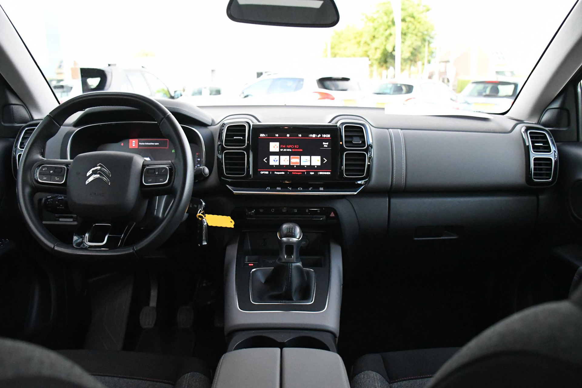47377926-14.jpg