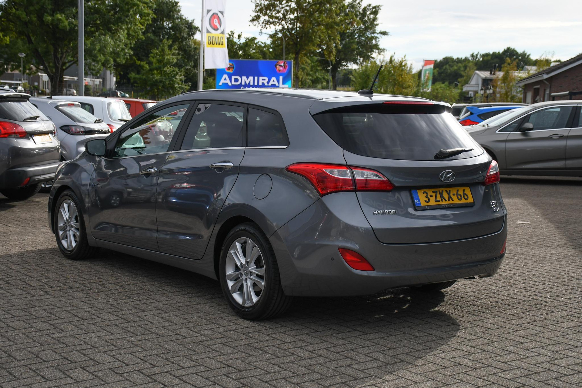 47391371-7.jpg