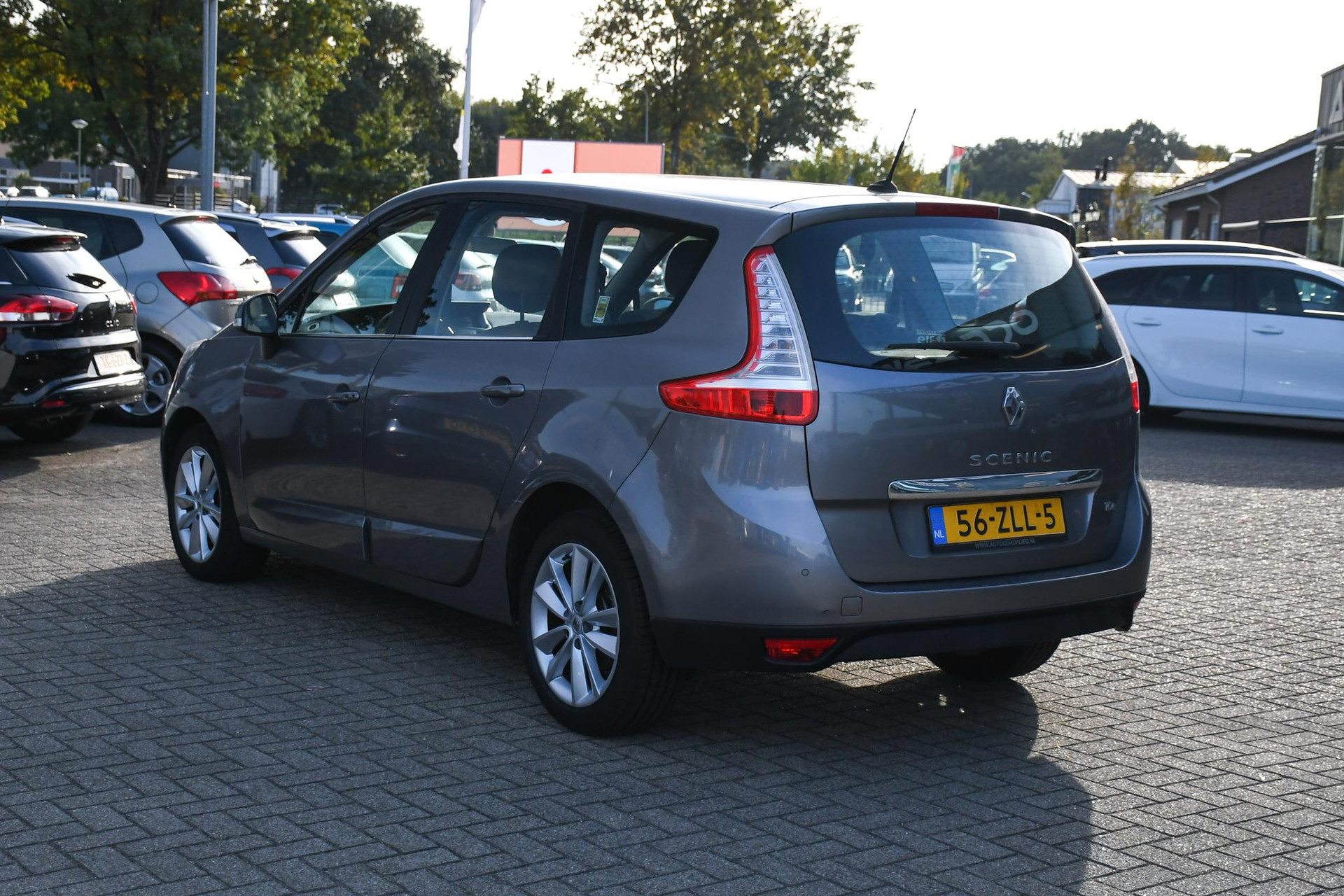 47674493-7.jpg