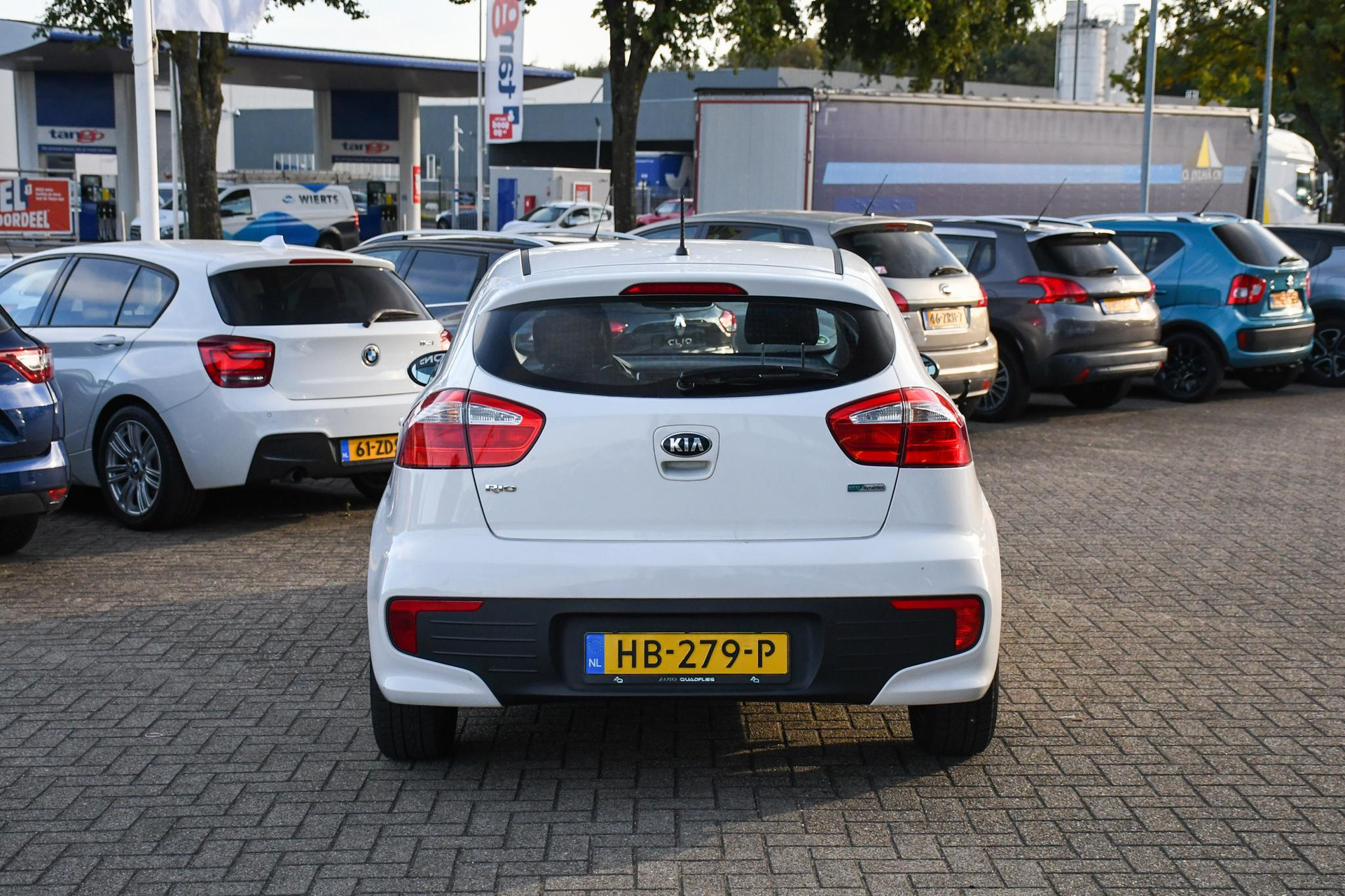 47830643-8.jpg