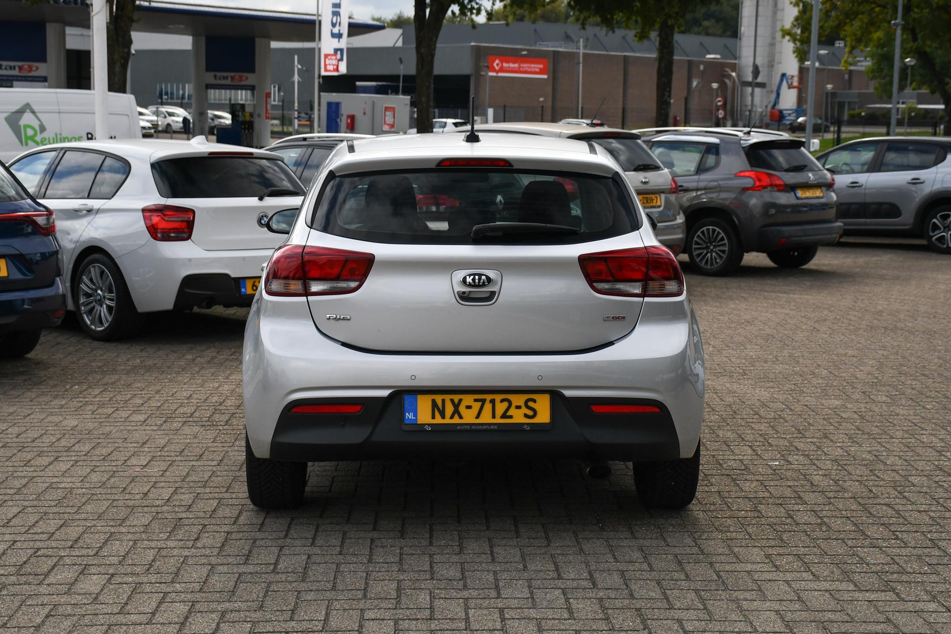 47886162-8.jpg