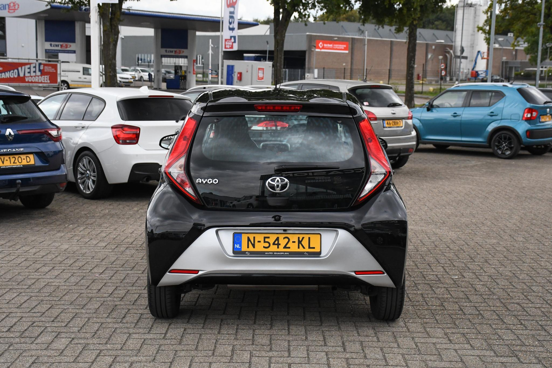 47897911-8.jpg