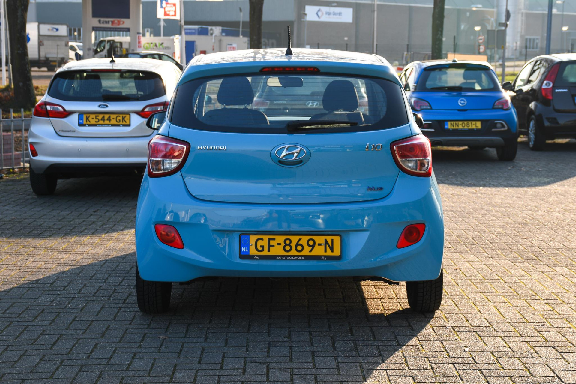 47963111-8.jpg