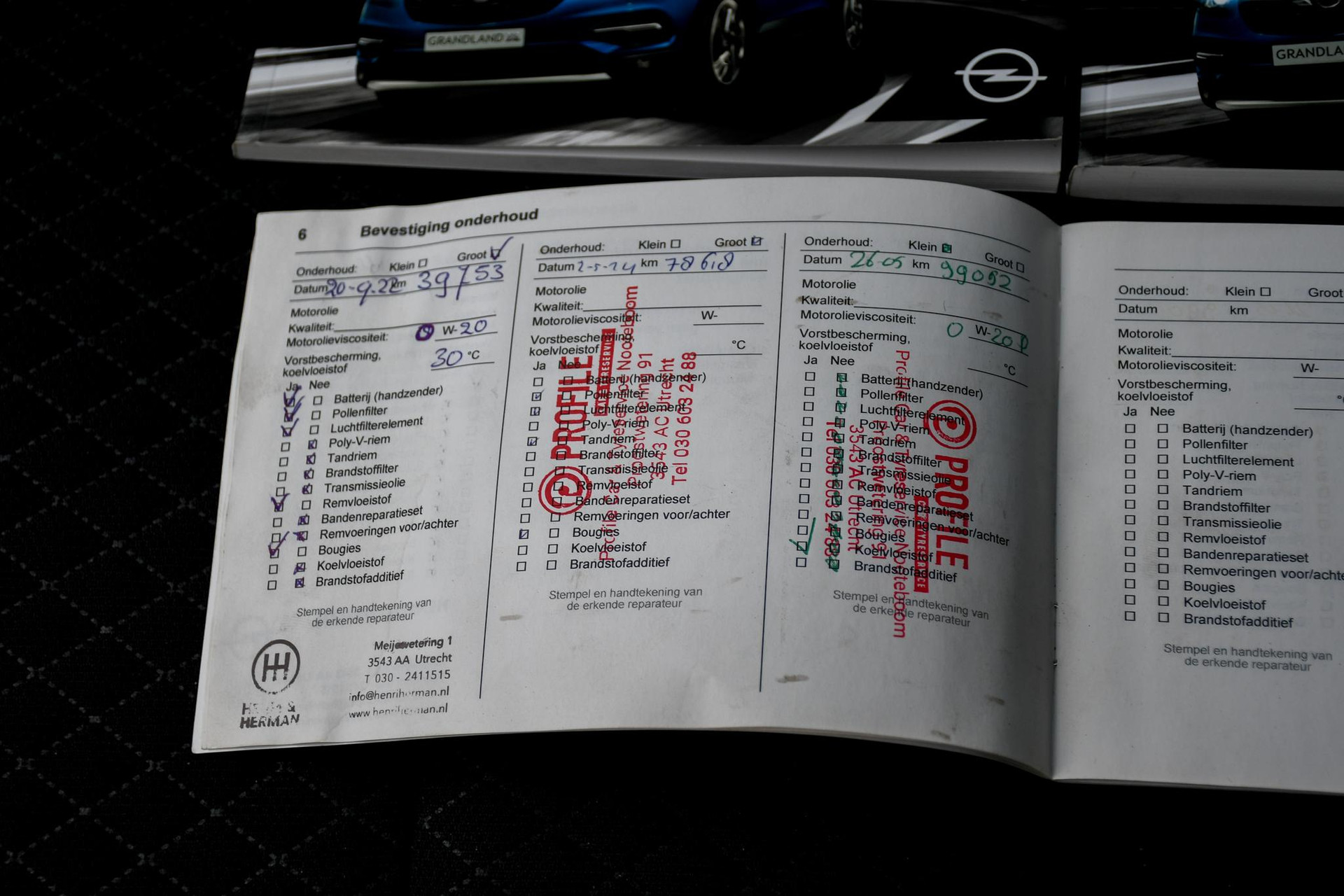 48154908-35.jpg