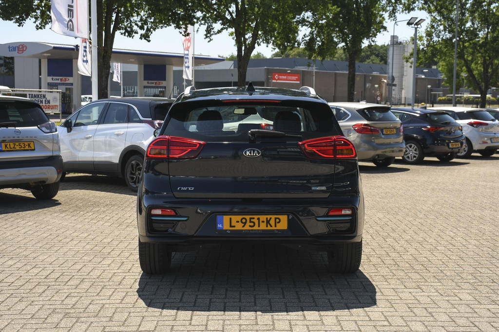 54687777-8.jpg