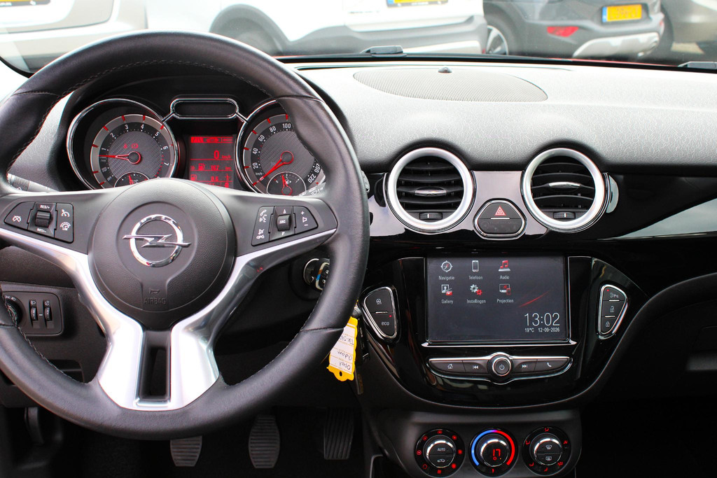 56711329-17.jpg